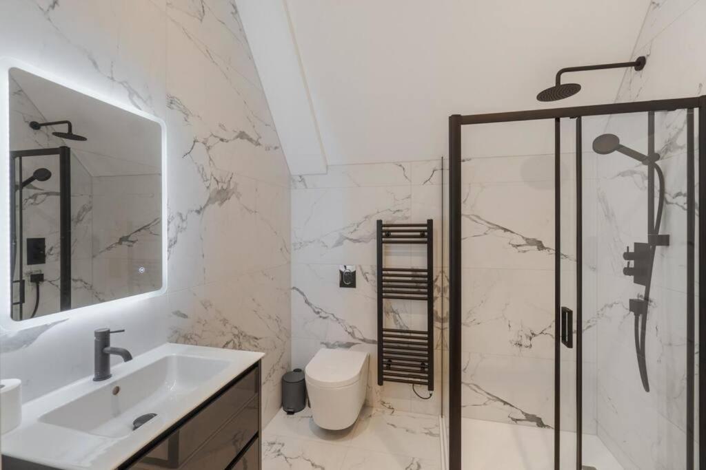 Luxury Penthouse - Castle Views - 2 Bed & Parking Apartment Уиндзор Екстериор снимка